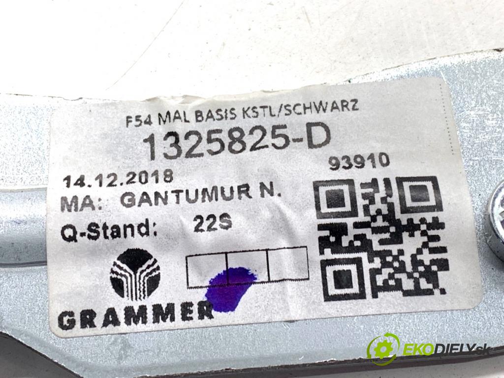 MINI CLUBMAN F54 Kombi 2019 100 kW Cooper 1499 loketní opěrka  (Loketní opěrka)