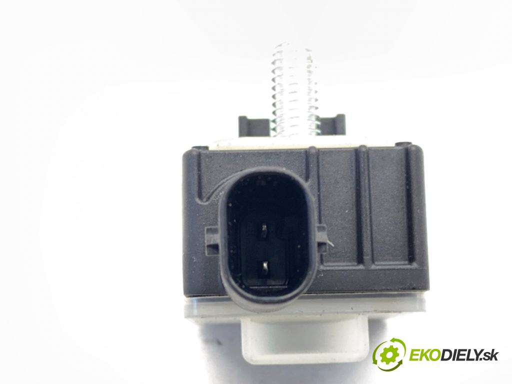 MINI CLUBMAN F54 Kombi 2019 100 kW Cooper 1499 Snímač nárazu 9305252 (Snímač nárazu)