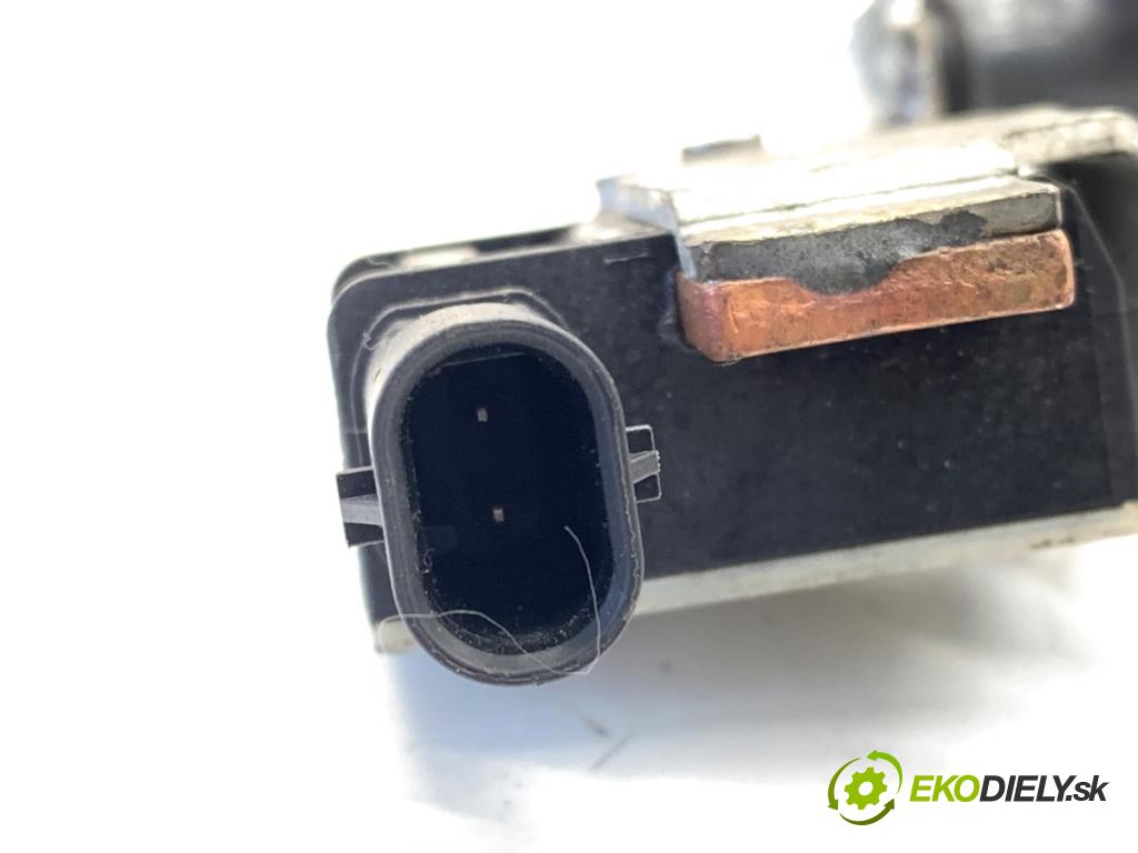 MINI CLUBMAN F54 Kombi 2019 100 kW Cooper 1499 svorka MINUS 6821204