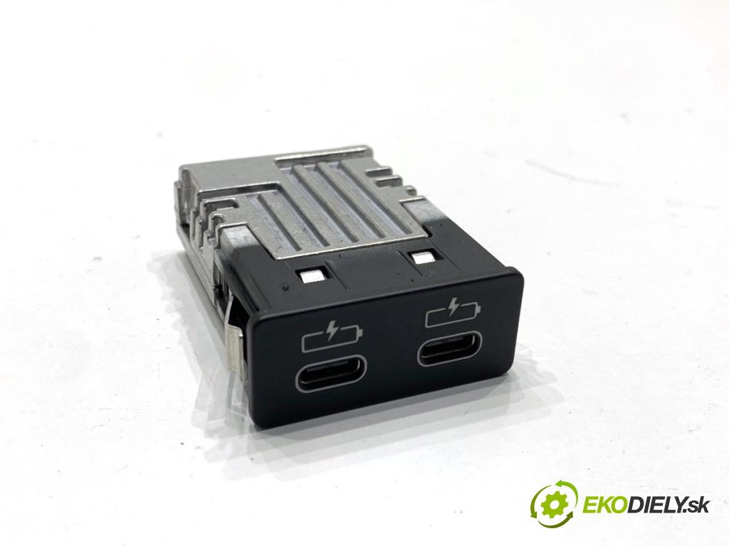 MINI CLUBMAN F54 Kombi 2019 100 kW Cooper 1499 HNÍZDO: USB 8711938