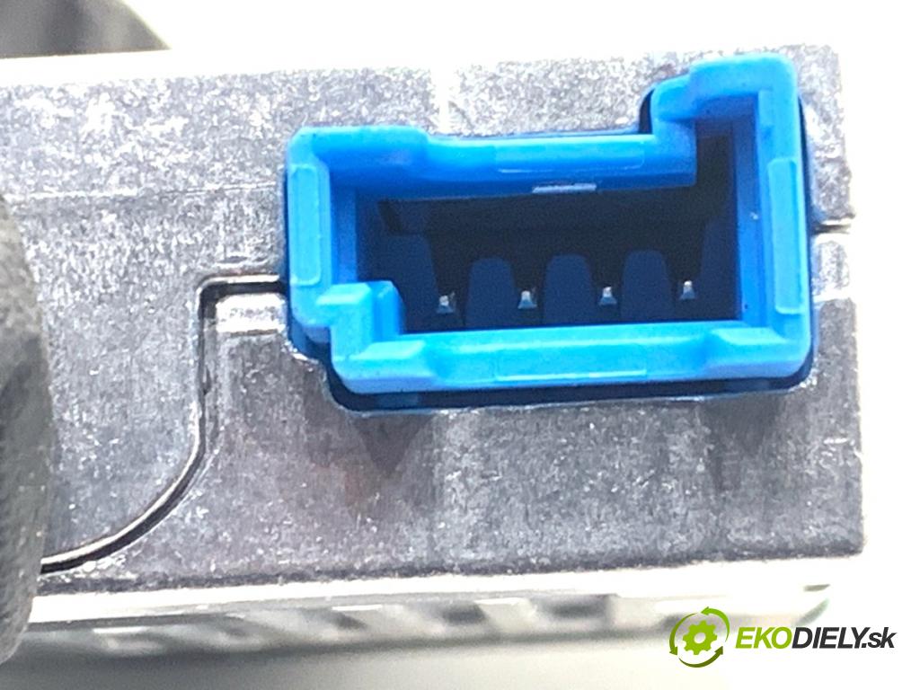 MINI CLUBMAN F54 Kombi 2019 100 kW Cooper 1499 HNÍZDO: USB 8711938