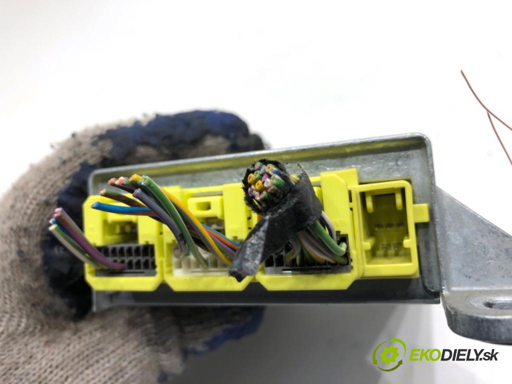 FORD FIESTA MK7 liftback 2009 44 kW 1.25 1242 senzor airbag 8V51-14B321-AH (Snímač)