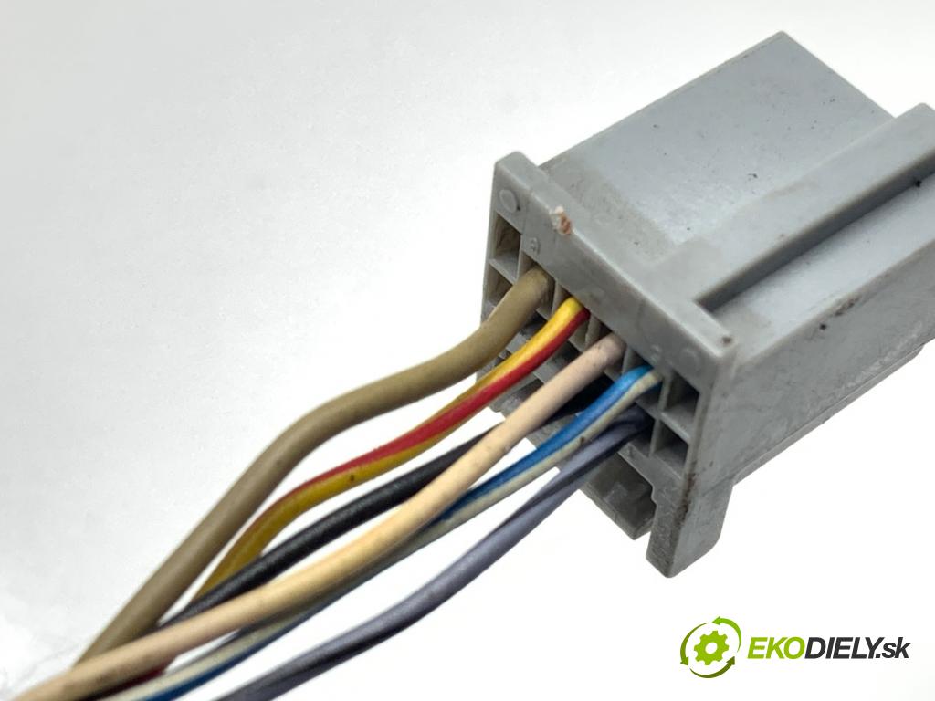 FORD FIESTA MK7 liftback 2009 44 kW 1.25 1242 zpětné zrcátko pravý