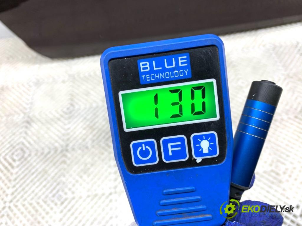 FORD FIESTA MK7 liftback 2009 44 kW 1.25 1242 dveře pravý přední část