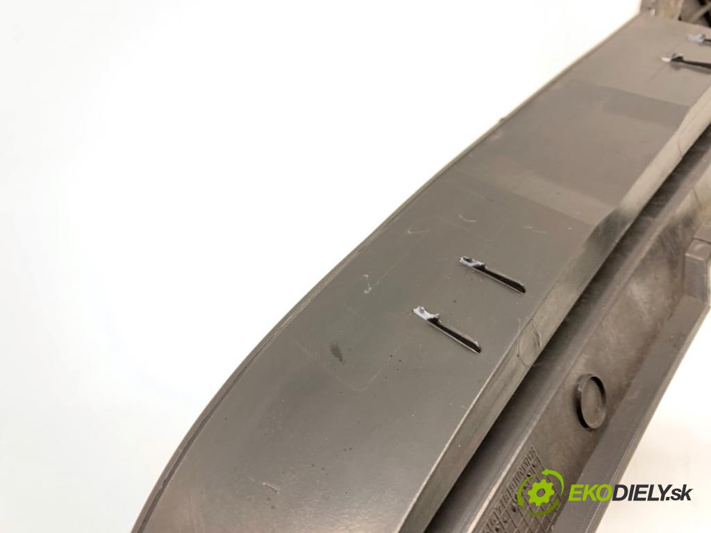 FORD FIESTA MK7 liftback 2009 44 kW 1.25 1242 mřížka maska 8A61-8200-BC (Přední mřížka (maska chladiče))