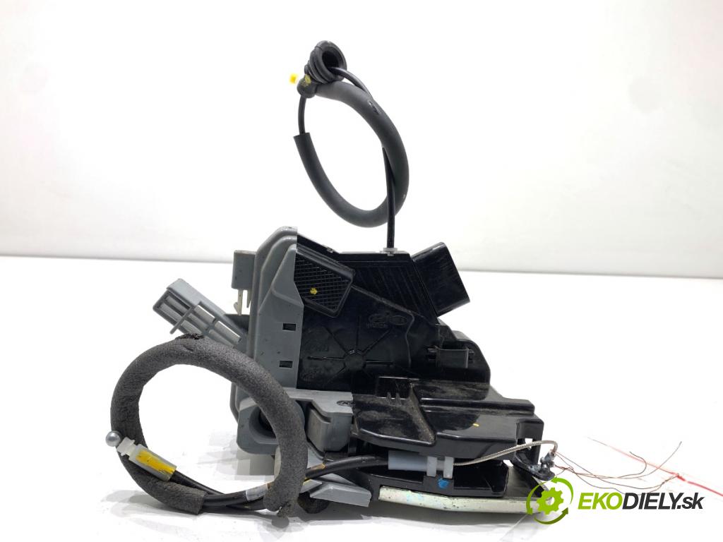 KIA CARENS IV nadwozie wielkoprzestrzenne (MPV) 2013 100 kW 1.7 CRDi 1685 zámok Dvere pravy zad 81420-A4030