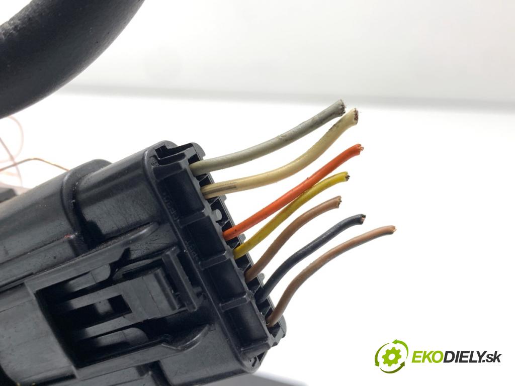 KIA CARENS IV nadwozie wielkoprzestrzenne (MPV) 2013 100 kW 1.7 CRDi 1685 zámok Dvere ľavy predný 81310-A4010