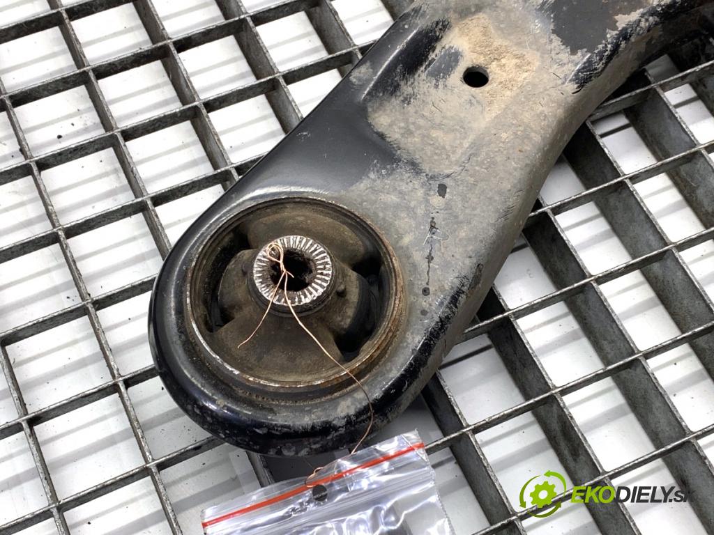 KIA CARENS IV nadwozie wielkoprzestrzenne (MPV) 2013 100 kW 1.7 CRDi 1685 Rameno ľavy predný