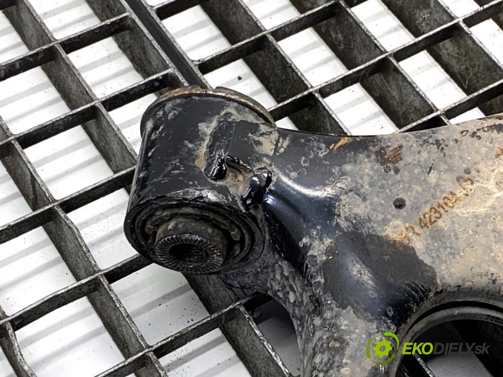 KIA CARENS IV nadwozie wielkoprzestrzenne (MPV) 2013 100 kW 1.7 CRDi 1685 Rameno ľavy predný