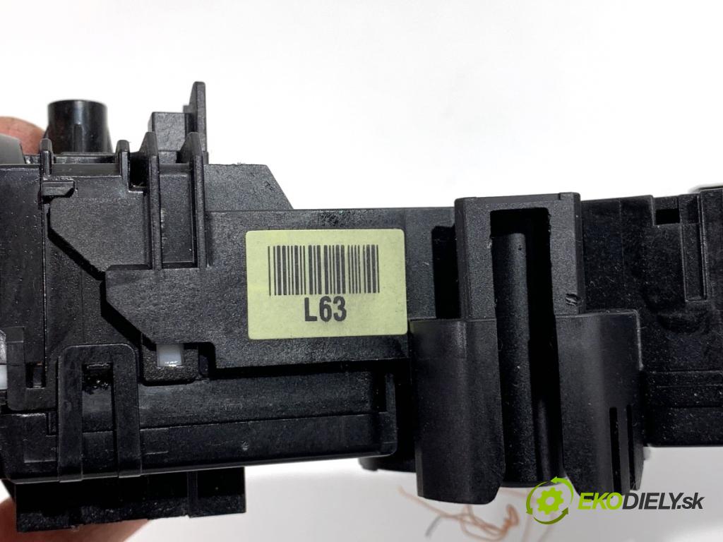 KIA CARENS IV nadwozie wielkoprzestrzenne (MPV) 2013 100 kW 1.7 CRDi 1685 Prepínač kombinovaný 299119105 (Prepínacie páčky pod volantom)