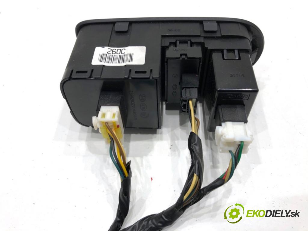 KIA CARENS IV nadwozie wielkoprzestrzenne (MPV) 2013 100 kW 1.7 CRDi 1685 Prepínač nastavenia svetiel 299120322 (Prepínacie páčky pod volantom)