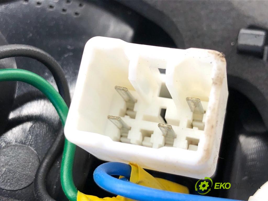 KIA CARENS IV nadwozie wielkoprzestrzenne (MPV) 2013 100 kW 1.7 CRDi 1685 Svetlo zad pravá vnútorná 92404-A4010 (Kľučka dverí ostatné)