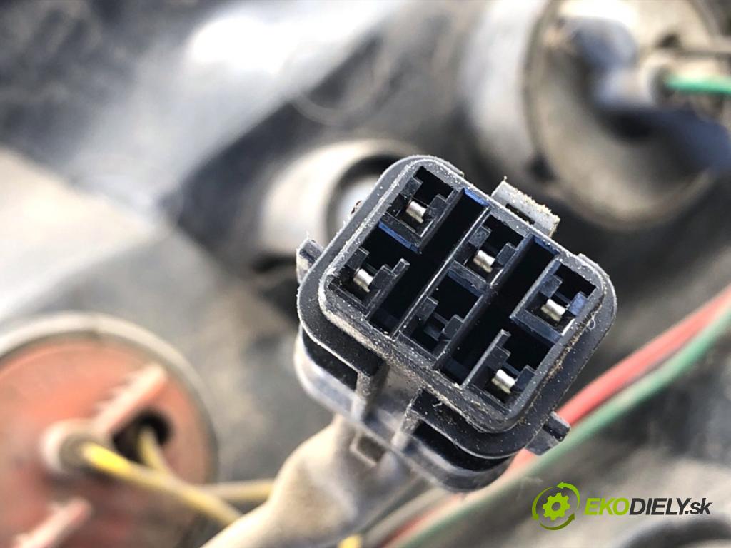 KIA CARENS IV nadwozie wielkoprzestrzenne (MPV) 2013 100 kW 1.7 CRDi 1685 Svetlo ľavy zad