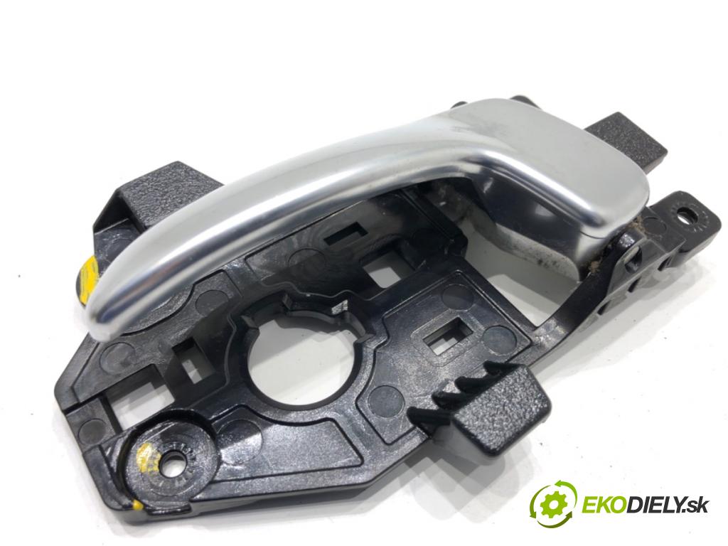 KIA CARENS IV nadwozie wielkoprzestrzenne (MPV) 2013 100 kW 1.7 CRDi 1685 klika vnitřní levý zadní část 83613-RP000