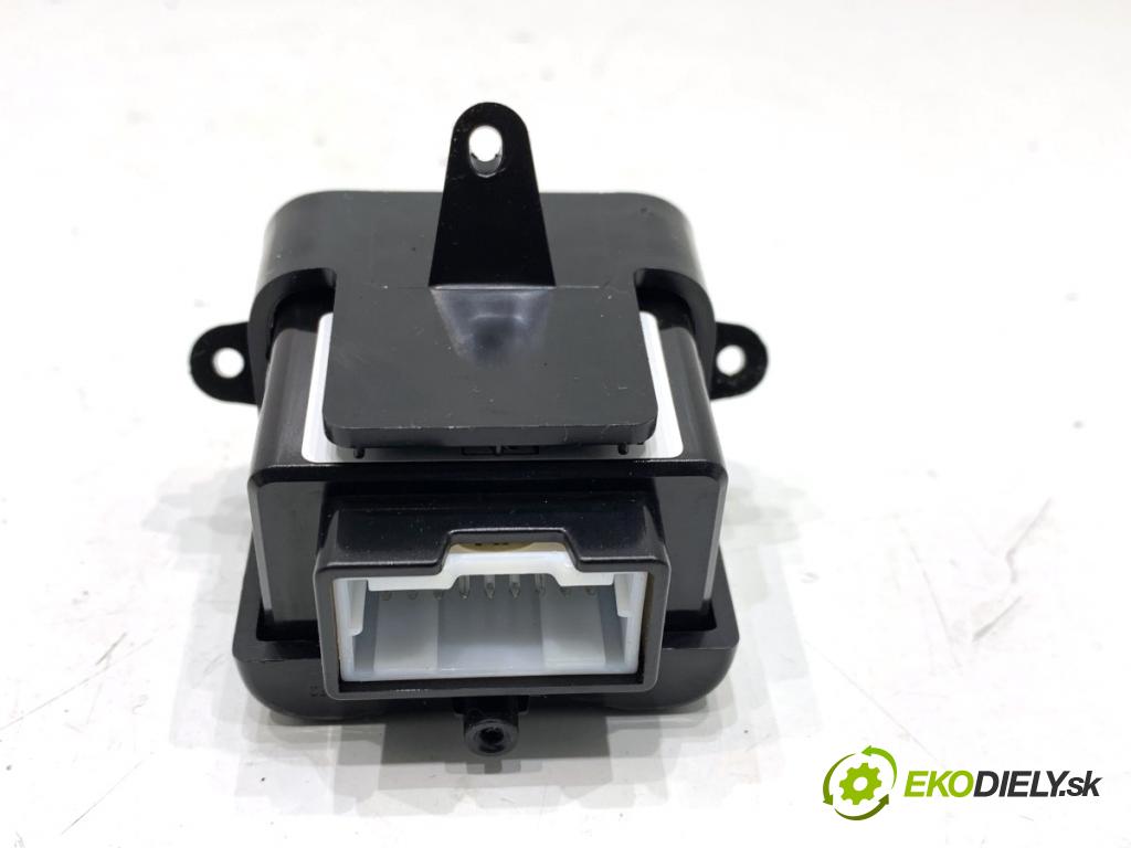 KIA CARENS IV nadwozie wielkoprzestrzenne (MPV) 2013 100 kW 1.7 CRDi 1685 HNÍZDO: USB 96120-A4000