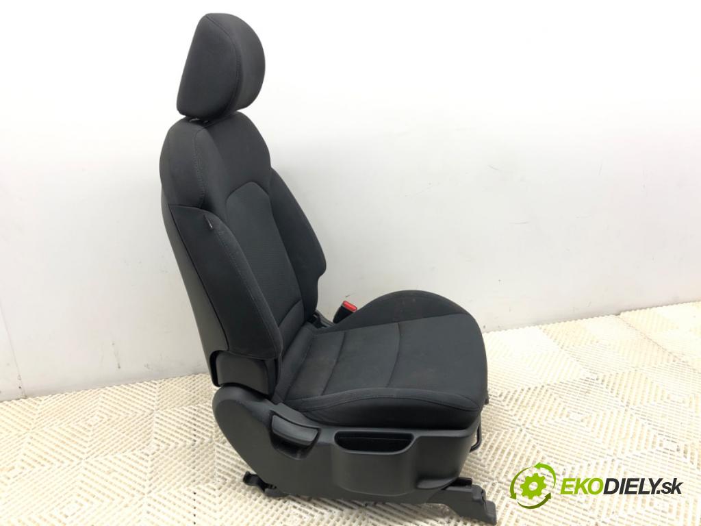 KIA CARENS IV nadwozie wielkoprzestrzenne (MPV) 2013 100 kW 1.7 CRDi 1685 sedadlo pravý přední část