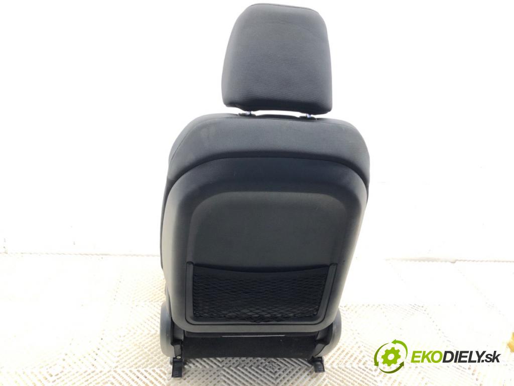 KIA CARENS IV nadwozie wielkoprzestrzenne (MPV) 2013 100 kW 1.7 CRDi 1685 sedadlo pravý přední část