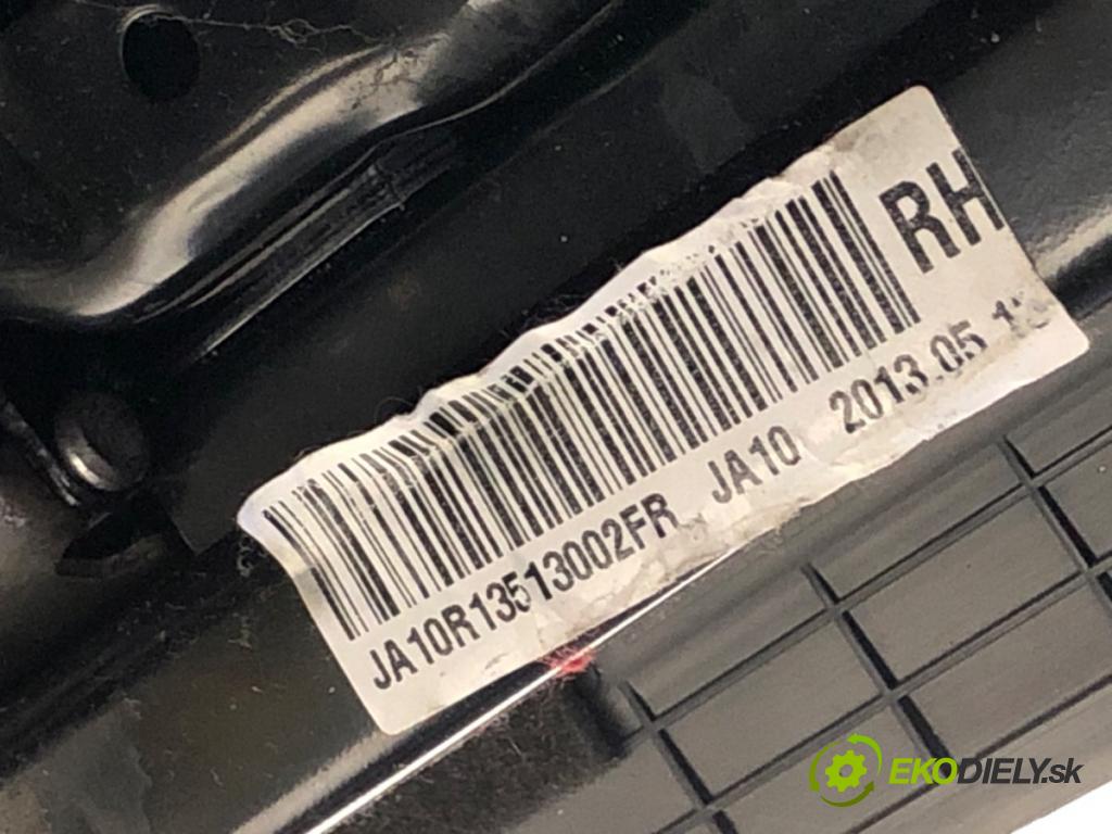 KIA CARENS IV nadwozie wielkoprzestrzenne (MPV) 2013 100 kW 1.7 CRDi 1685 sedadlo pravý přední část