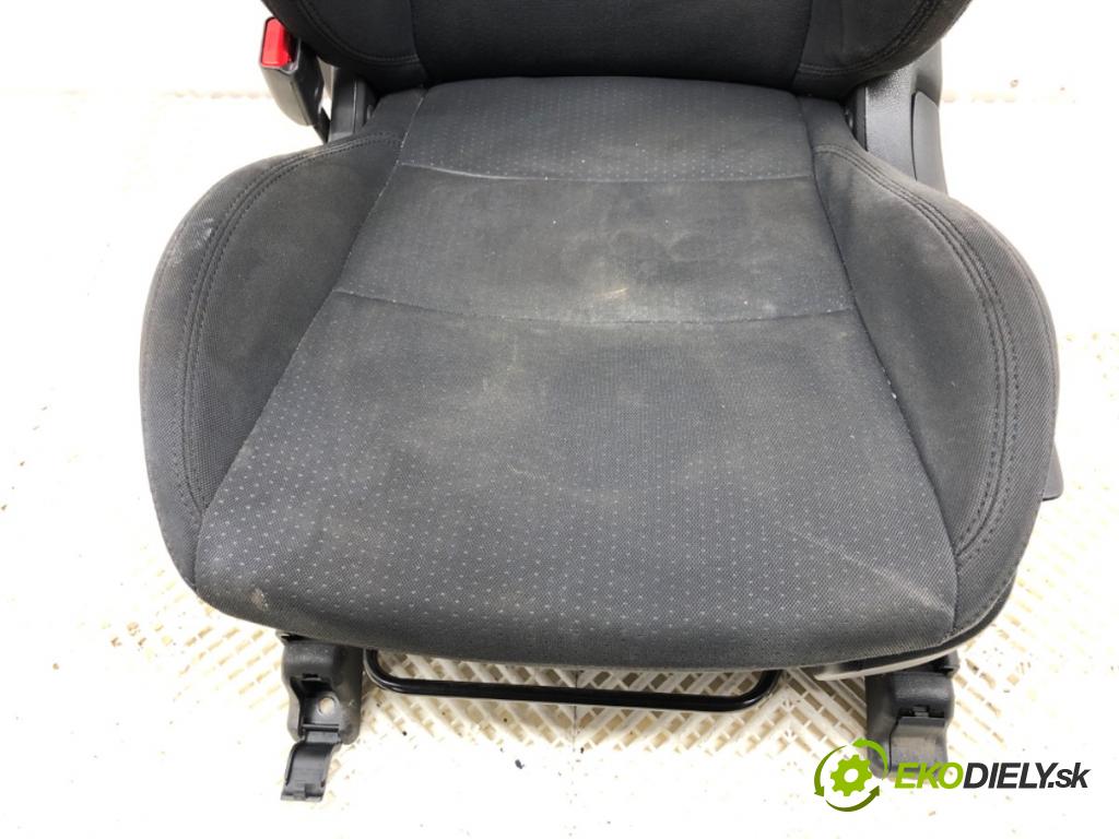 KIA CARENS IV nadwozie wielkoprzestrzenne (MPV) 2013 100 kW 1.7 CRDi 1685 sedadlo levý přední část