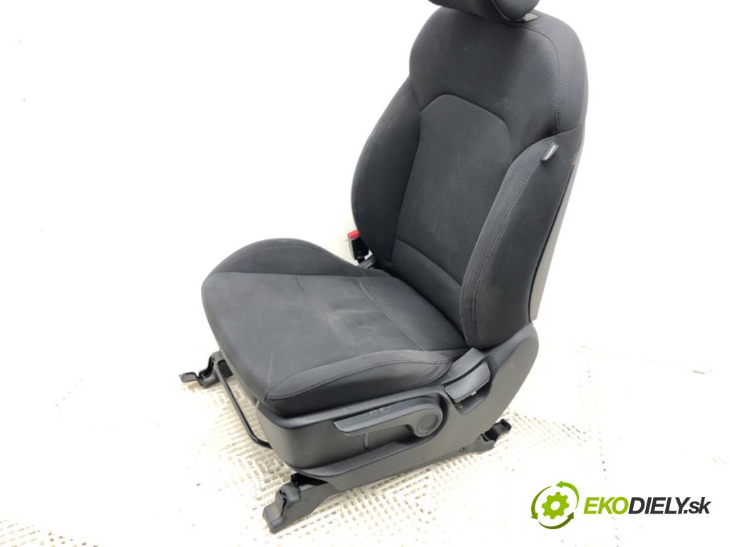 KIA CARENS IV nadwozie wielkoprzestrzenne (MPV) 2013 100 kW 1.7 CRDi 1685 sedadlo levý přední část