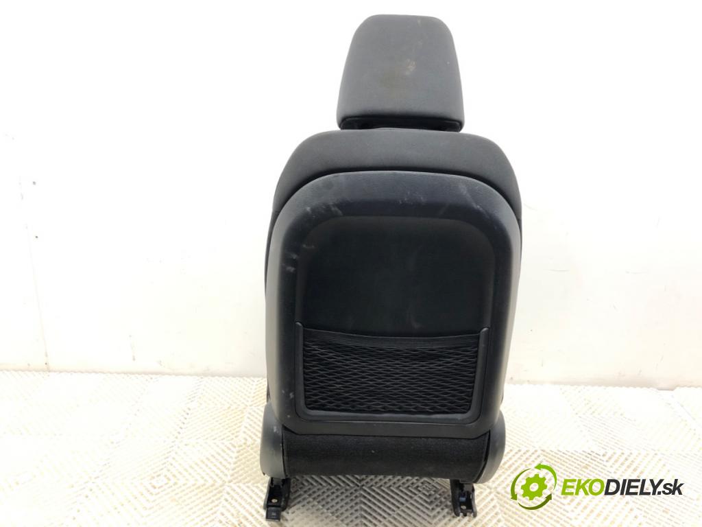 KIA CARENS IV nadwozie wielkoprzestrzenne (MPV) 2013 100 kW 1.7 CRDi 1685 sedadlo levý přední část