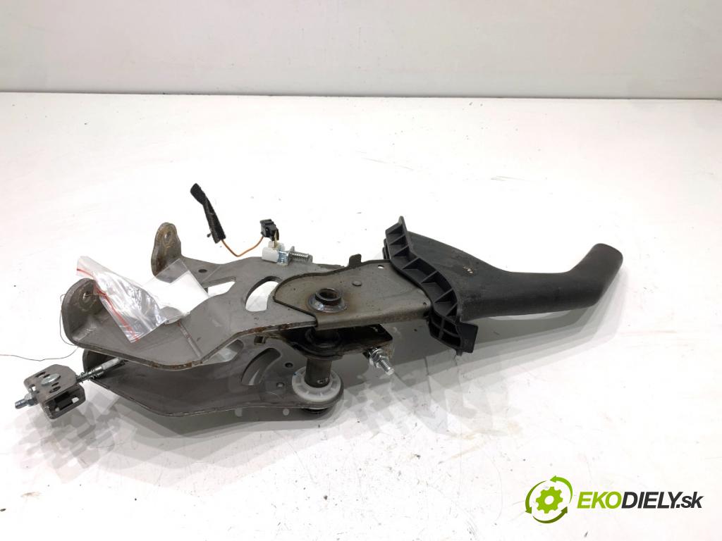 KIA CARENS IV nadwozie wielkoprzestrzenne (MPV) 2013 100 kW 1.7 CRDi 1685 Kulisa brzdy ručnej brzdy