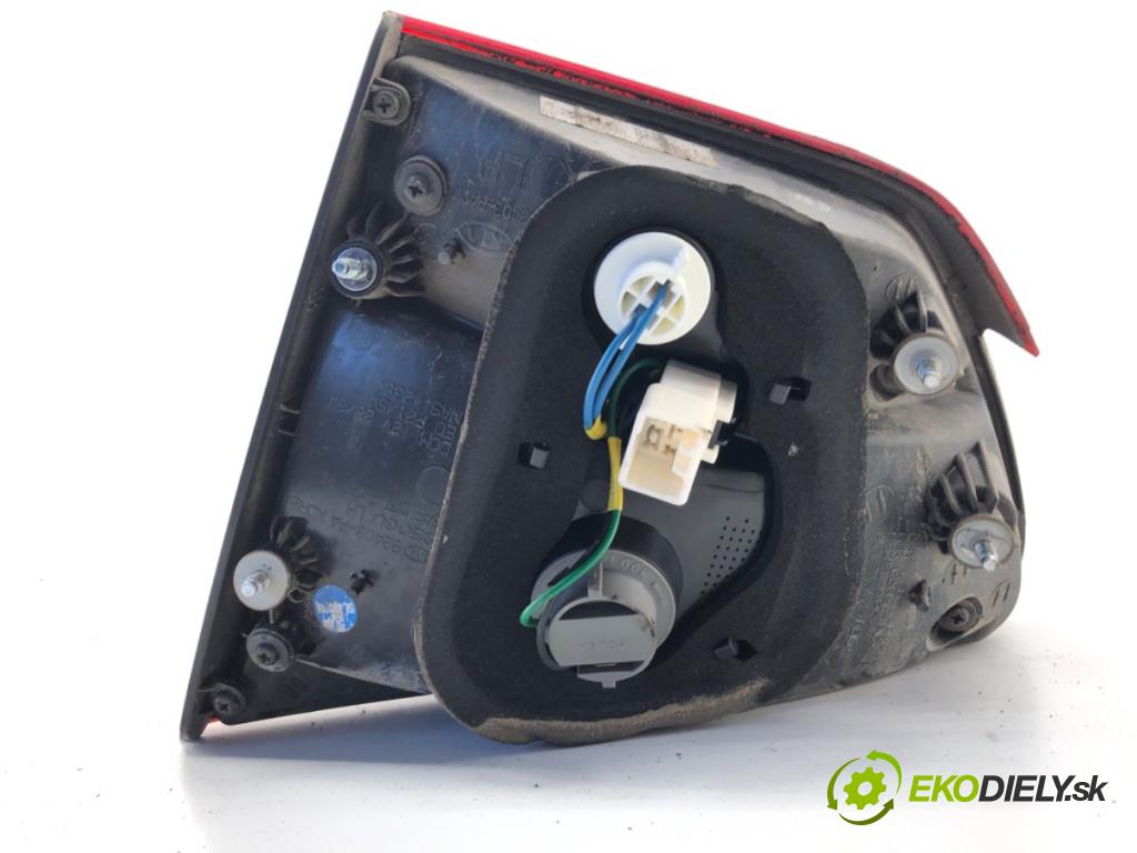 KIA CARENS IV nadwozie wielkoprzestrzenne (MPV) 2013 100 kW 1.7 CRDi 1685 světlo zadní část levá strana vnitřní 92403-A4010 (Klika dveří ostatní)