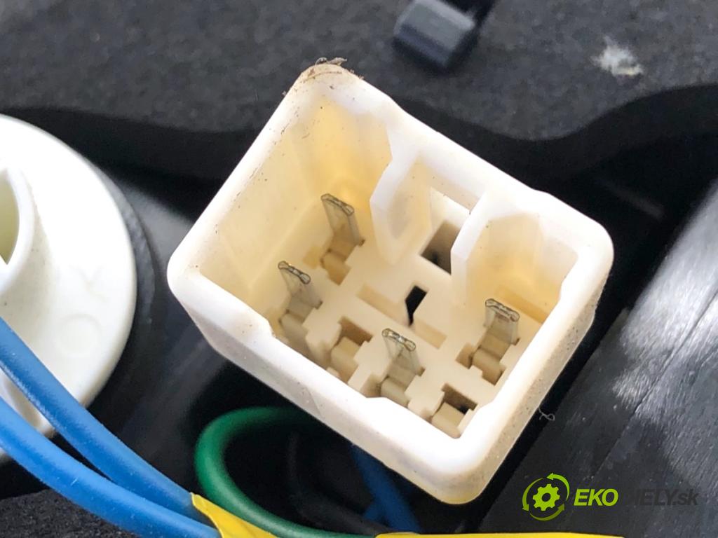 KIA CARENS IV nadwozie wielkoprzestrzenne (MPV) 2013 100 kW 1.7 CRDi 1685 světlo zadní část levá strana vnitřní 92403-A4010 (Klika dveří ostatní)