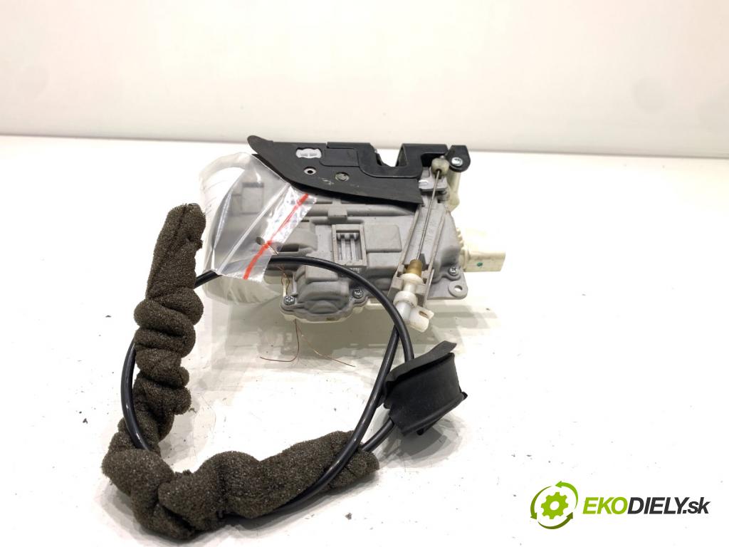 AUDI A5 8T coupe 2008 176 kW 3.0 TDI quattro 2967 zámok Dvere pravy predný