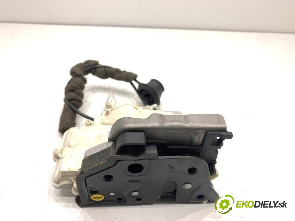 AUDI A5 8T coupe 2008 176 kW 3.0 TDI quattro 2967 zámok Dvere pravy predný