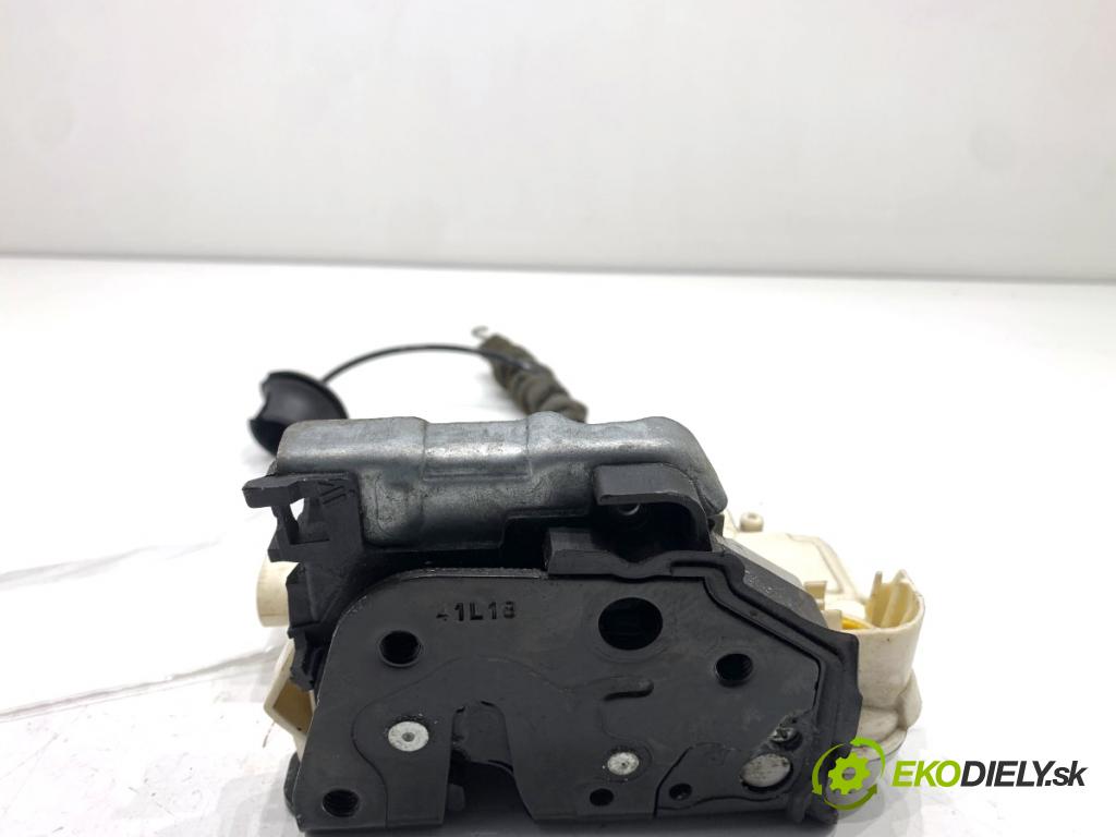 AUDI A5 8T coupe 2008 176 kW 3.0 TDI quattro 2967 zámok Dvere ľavy predný 8J1837015A