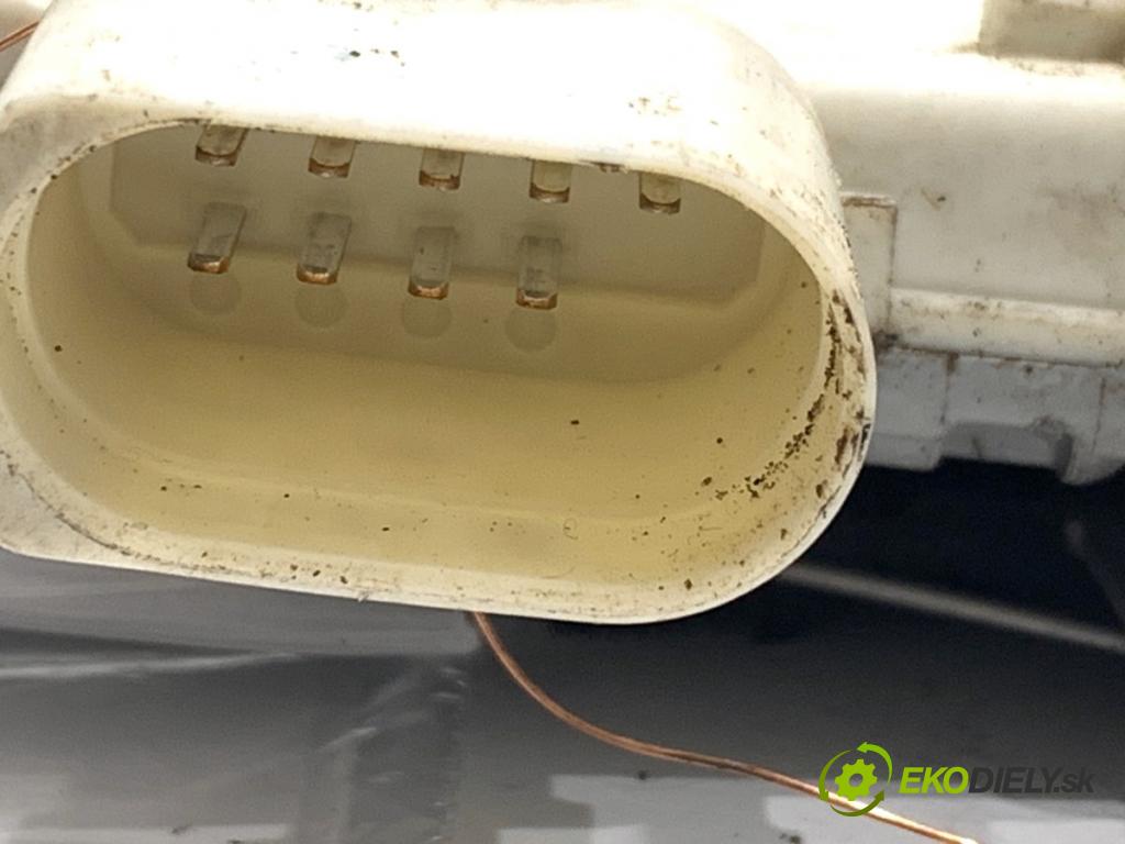 AUDI A5 8T coupe 2008 176 kW 3.0 TDI quattro 2967 zámok Dvere ľavy predný 8J1837015A