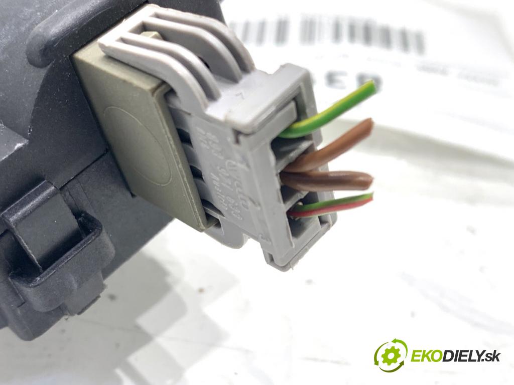 AUDI A5 8T coupe 2008 176 kW 3.0 TDI quattro 2967 zámok dverí zad 4F5827505D