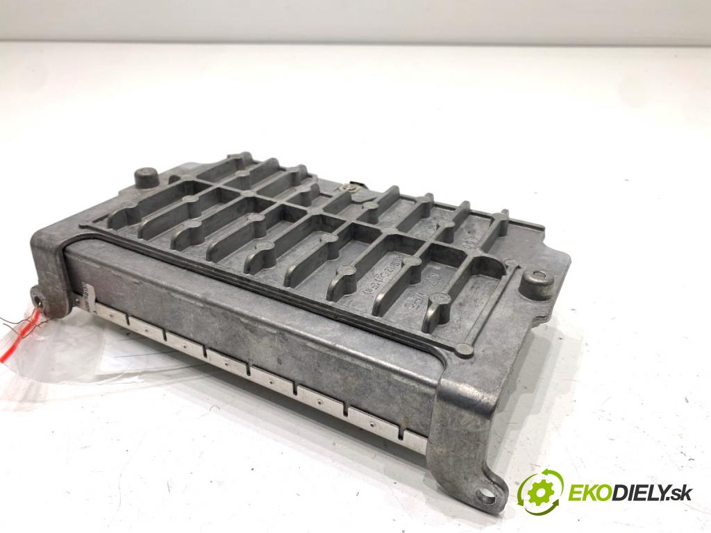 AUDI A5 8T coupe 2008 176 kW 3.0 TDI quattro 2967 zesilovač 8T0035462 (Zesilovač)