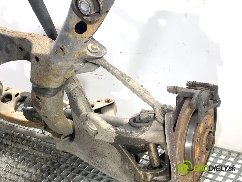 AUDI A5 8T coupe 2008 176 kW 3.0 TDI quattro 2967 výztuha zadní část