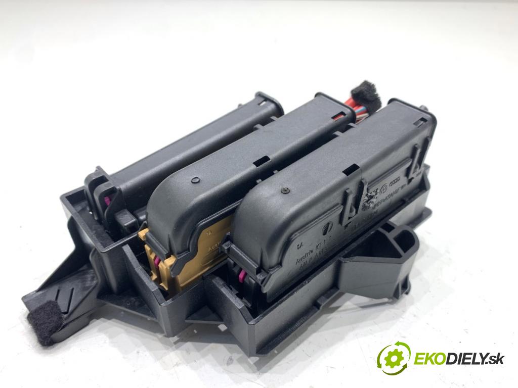 AUDI A5 8T coupe 2008 176 kW 3.0 TDI quattro 2967 Skrinka poistková 4F1941824 (Poistková skrinka)