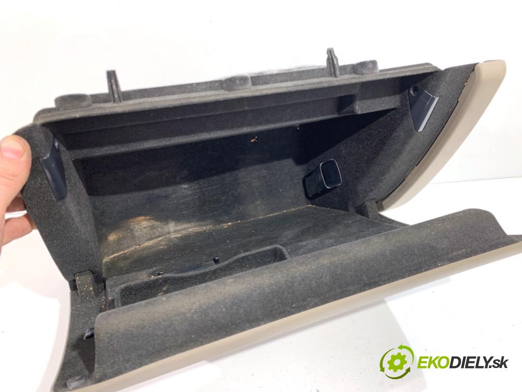 AUDI A5 8T coupe 2008 176 kW 3.0 TDI quattro 2967 Priehradka, kastlík spolujazdca 8K1857035 (Priehradka (kastlík))