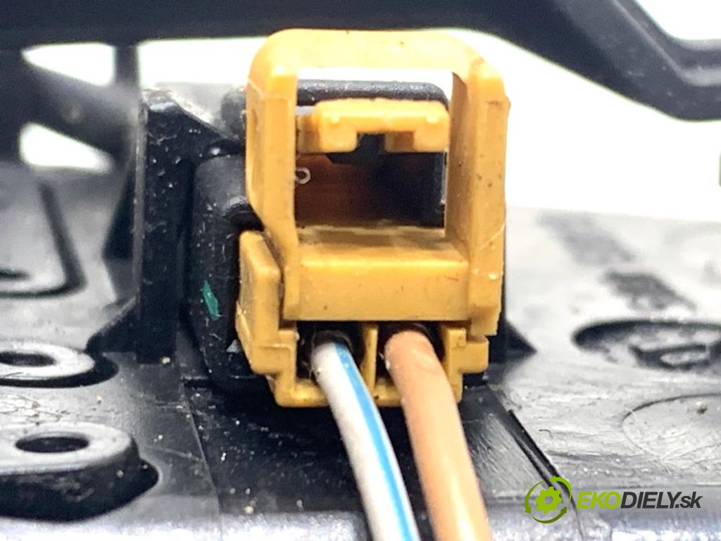 AUDI A5 8T coupe 2008 176 kW 3.0 TDI quattro 2967 mří topení pravý přední část 8T1820902C