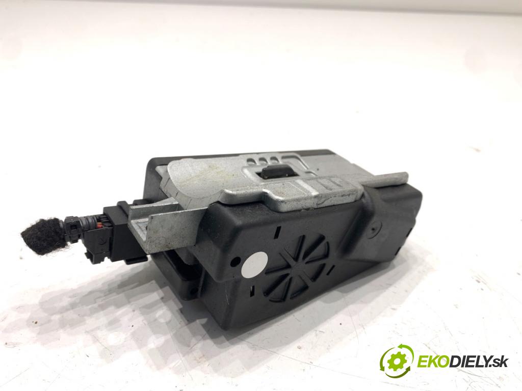 AUDI A5 8T coupe 2008 176 kW 3.0 TDI quattro 2967 blokáda volantu 8K0905852D (Řízení ostatní)