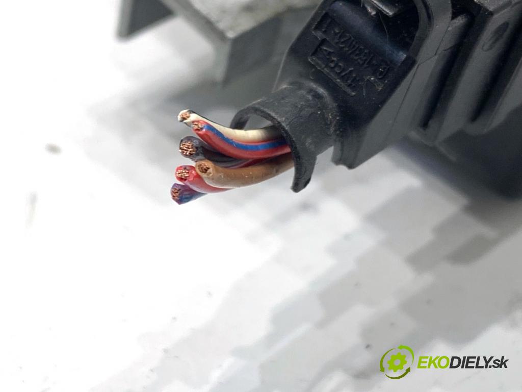 AUDI A5 8T coupe 2008 176 kW 3.0 TDI quattro 2967 blokáda volantu 8K0905852D (Řízení ostatní)