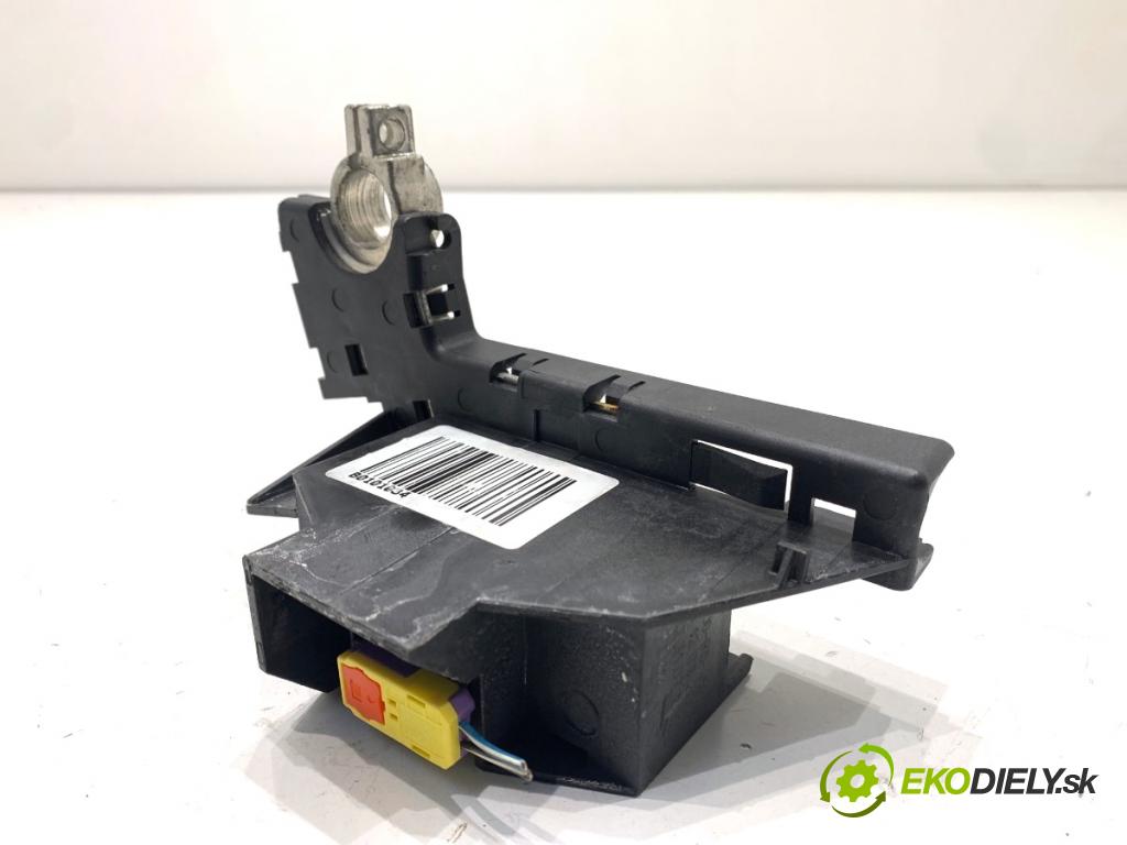 AUDI A5 8T coupe 2008 176 kW 3.0 TDI quattro 2967 svorka plus 4F0915519