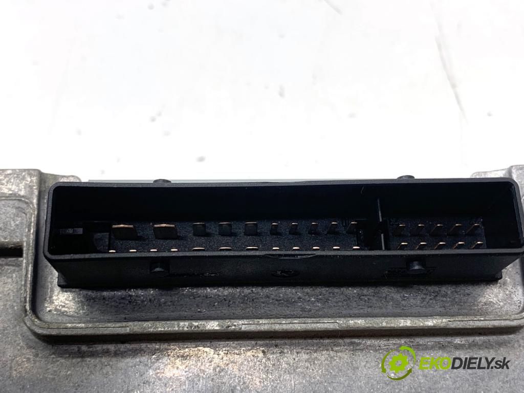 AUDI A5 8T coupe 2008 176 kW 3.0 TDI quattro 2967 zesilovač 8T0035223AE (Zesilovač)