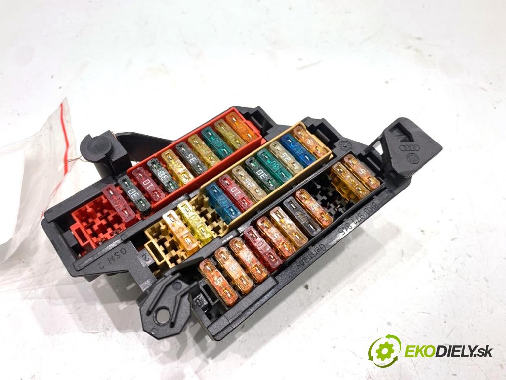 AUDI A5 8T coupe 2008 176 kW 3.0 TDI quattro 2967 Skrinka poistková  (Poistková skrinka)