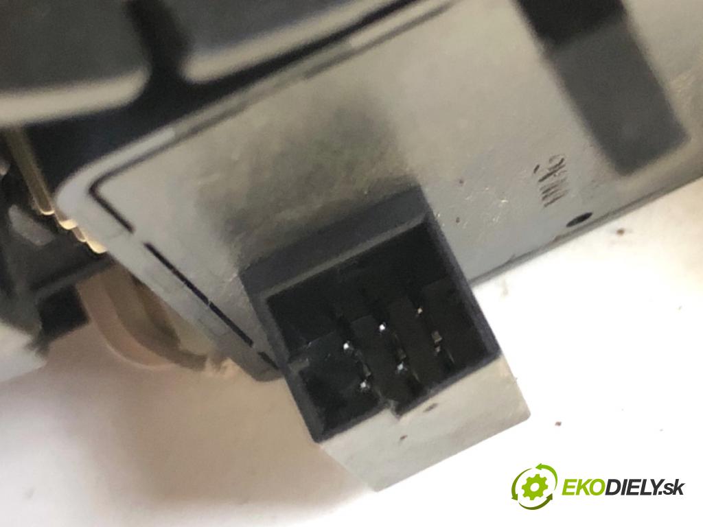 VW SHARAN nadwozie wielkoprzestrzenne (MPV) 2013 130 kW 2.0 TDI 1968 světlo stropní 7N0947105N