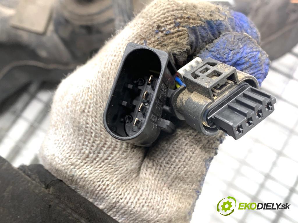 VW SHARAN nadwozie wielkoprzestrzenne (MPV) 2013 130 kW 2.0 TDI 1968 Nádržka SCR: 7N0131877H