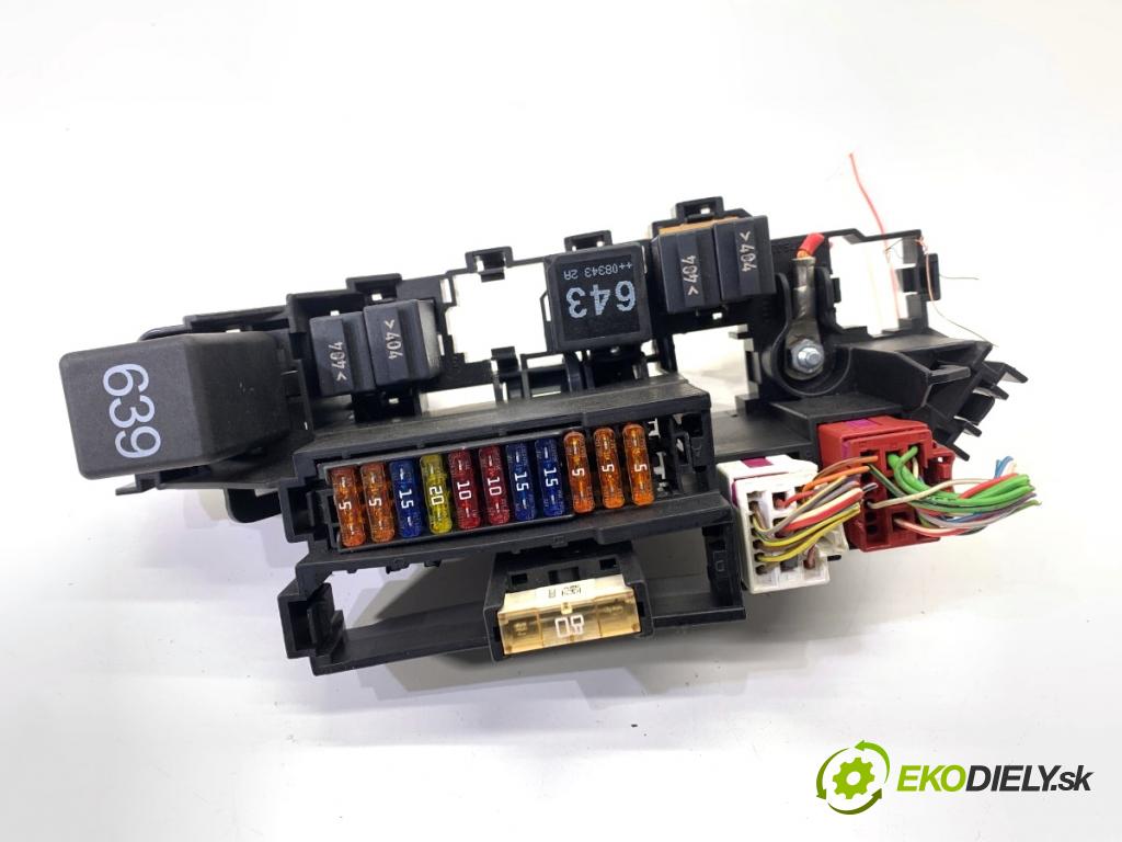 AUDI A5 8T coupe 2008 176 kW 3.0 TDI quattro 2967 Skrinka poistková  (Poistková skrinka)