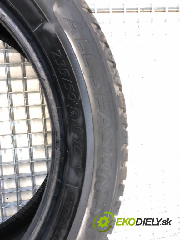 --- ---      PNEUMATIKA: VÍCENÁ SEZÓNA: 235/50 18" KORMORAN