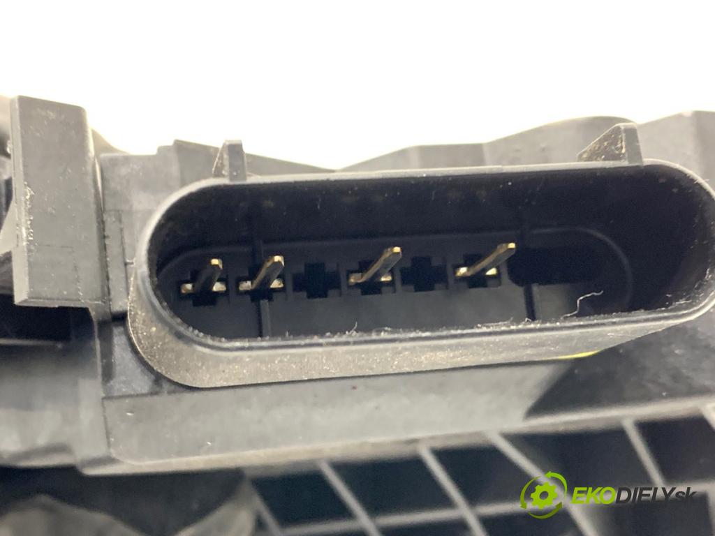 FORD TRANSIT COURIER Nadwozie pełne/minivan 2018 74 kW 1.0 EcoBoost 998 zámok Dvere pravy zad BM5A-A26412-AH