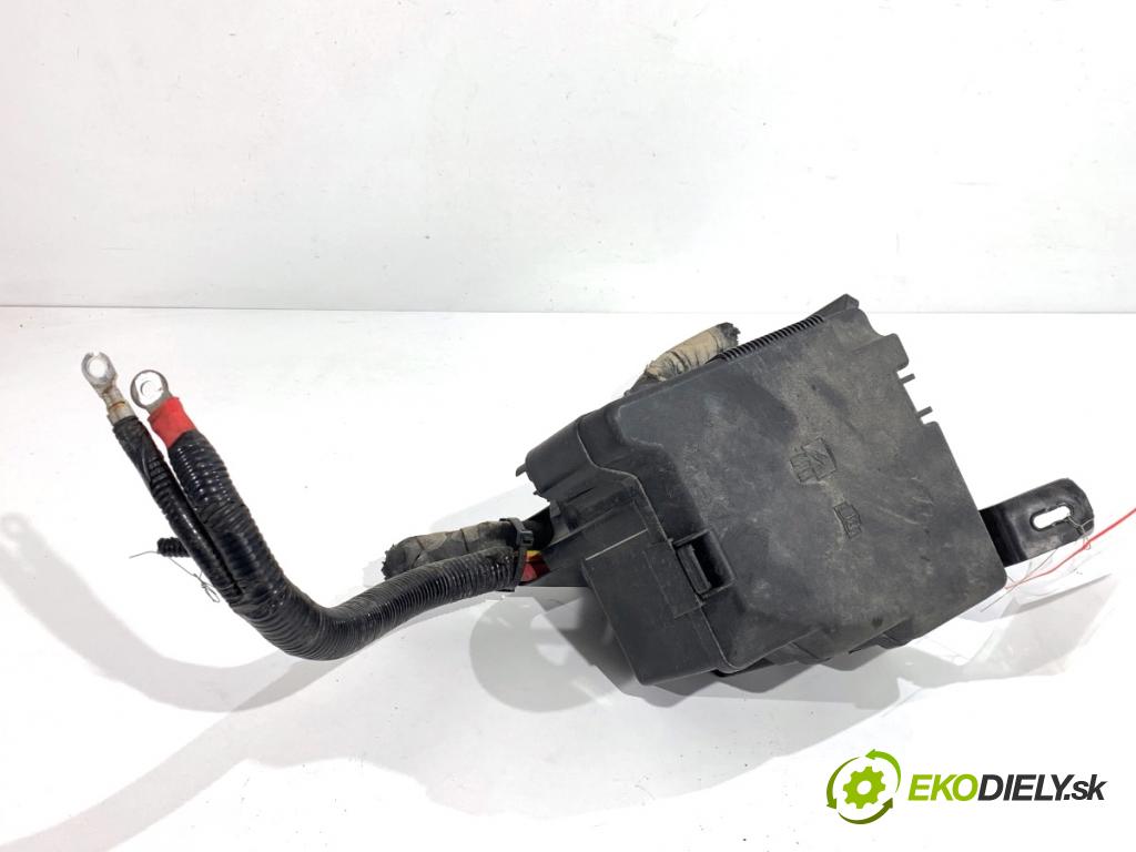 FORD TRANSIT COURIER Nadwozie pełne/minivan 2018 74 kW 1.0 EcoBoost 998 Skrinka poistková AE8T-14A003-AA (Poistková skrinka)