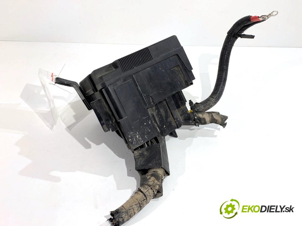 FORD TRANSIT COURIER Nadwozie pełne/minivan 2018 74 kW 1.0 EcoBoost 998 Skrinka poistková AE8T-14A003-AA (Poistková skrinka)